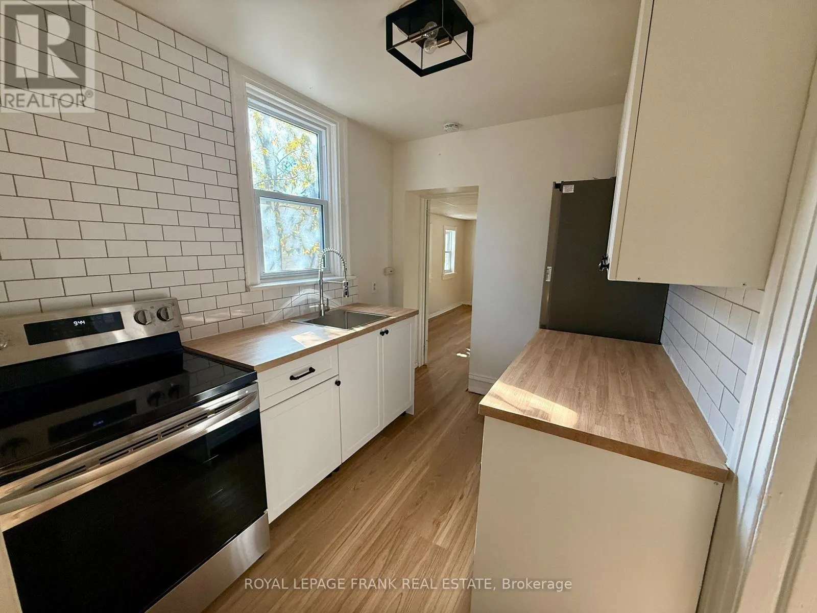 MAIN FLOOR - 1201 KENNETH AVENUE, #Main Floor