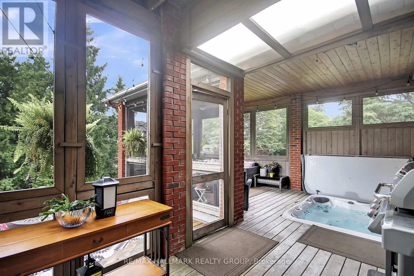 13 BEECHGROVE GARDENS