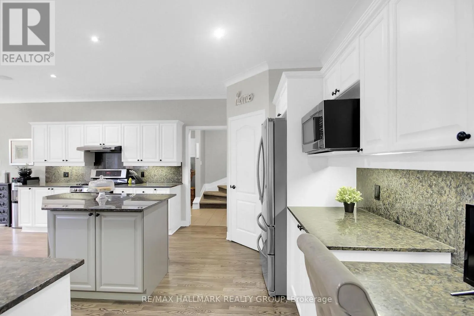 13 BEECHGROVE GARDENS