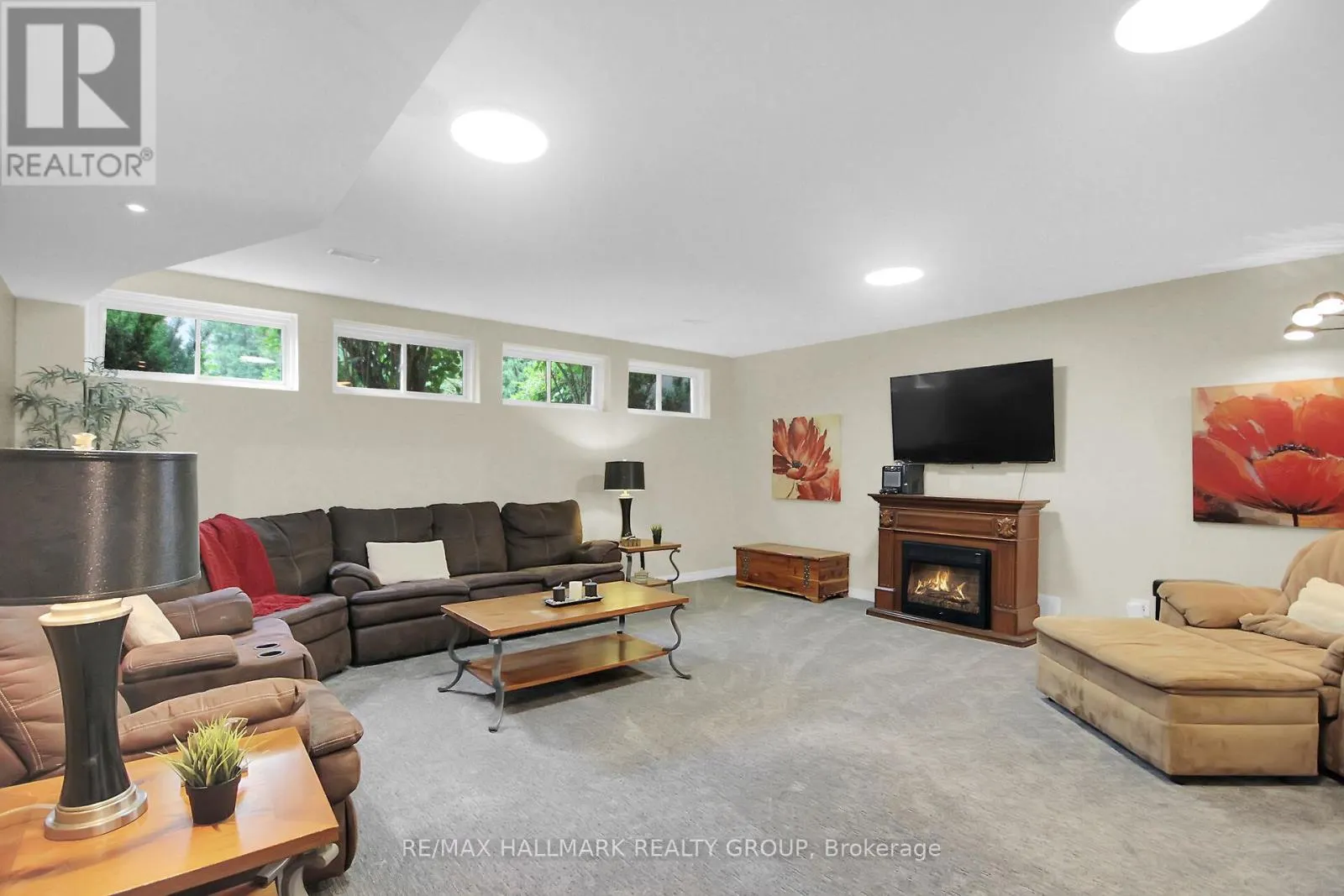 13 BEECHGROVE GARDENS