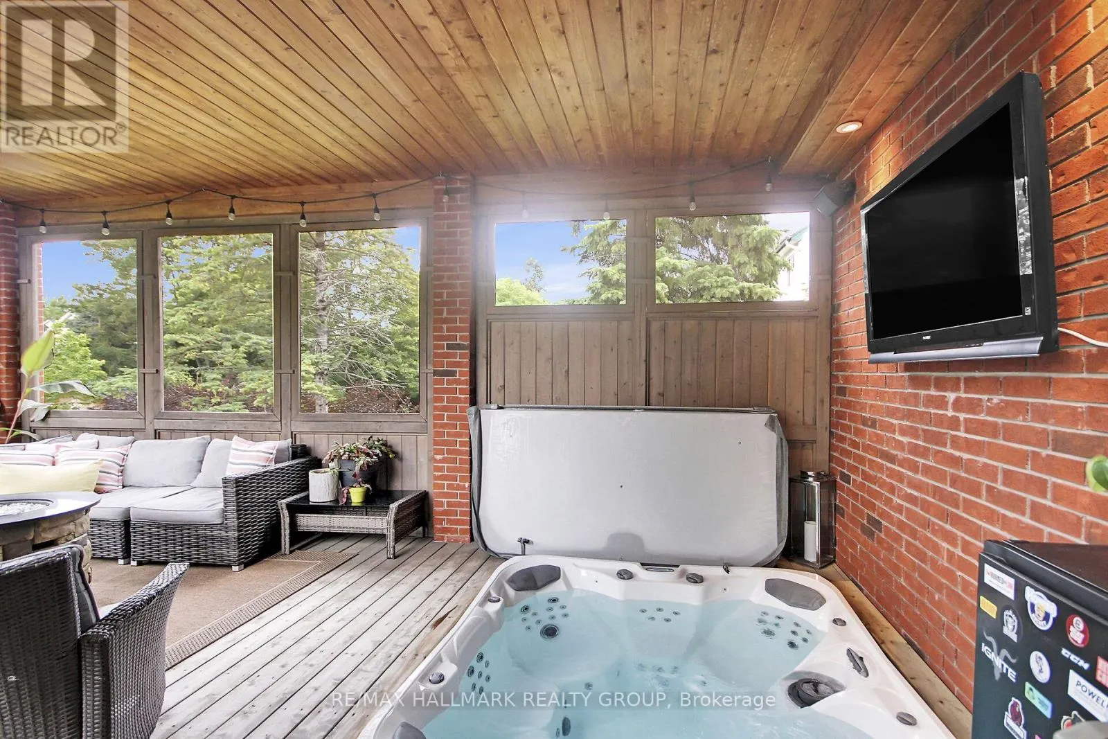 13 BEECHGROVE GARDENS