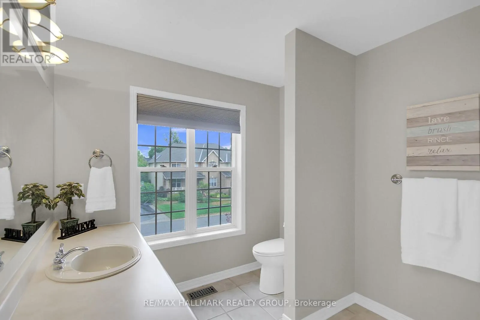 13 BEECHGROVE GARDENS