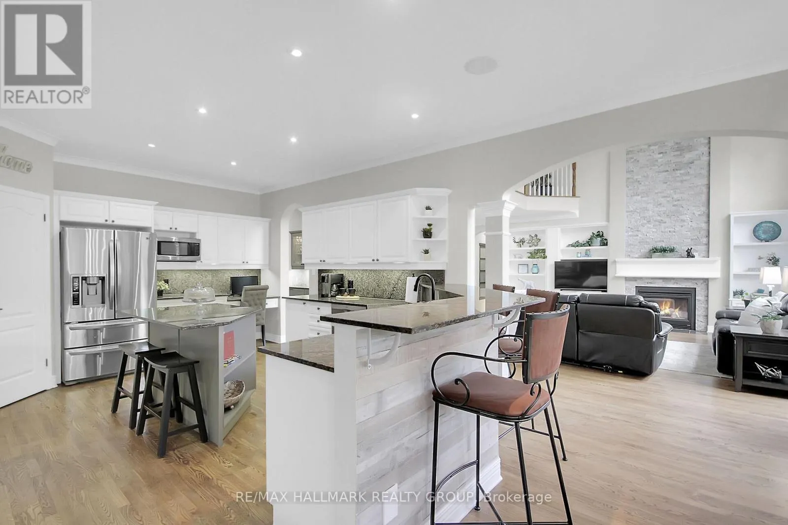 13 BEECHGROVE GARDENS