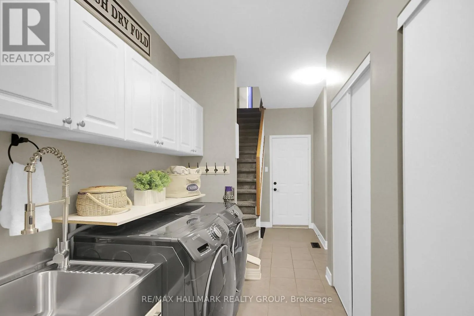 13 BEECHGROVE GARDENS