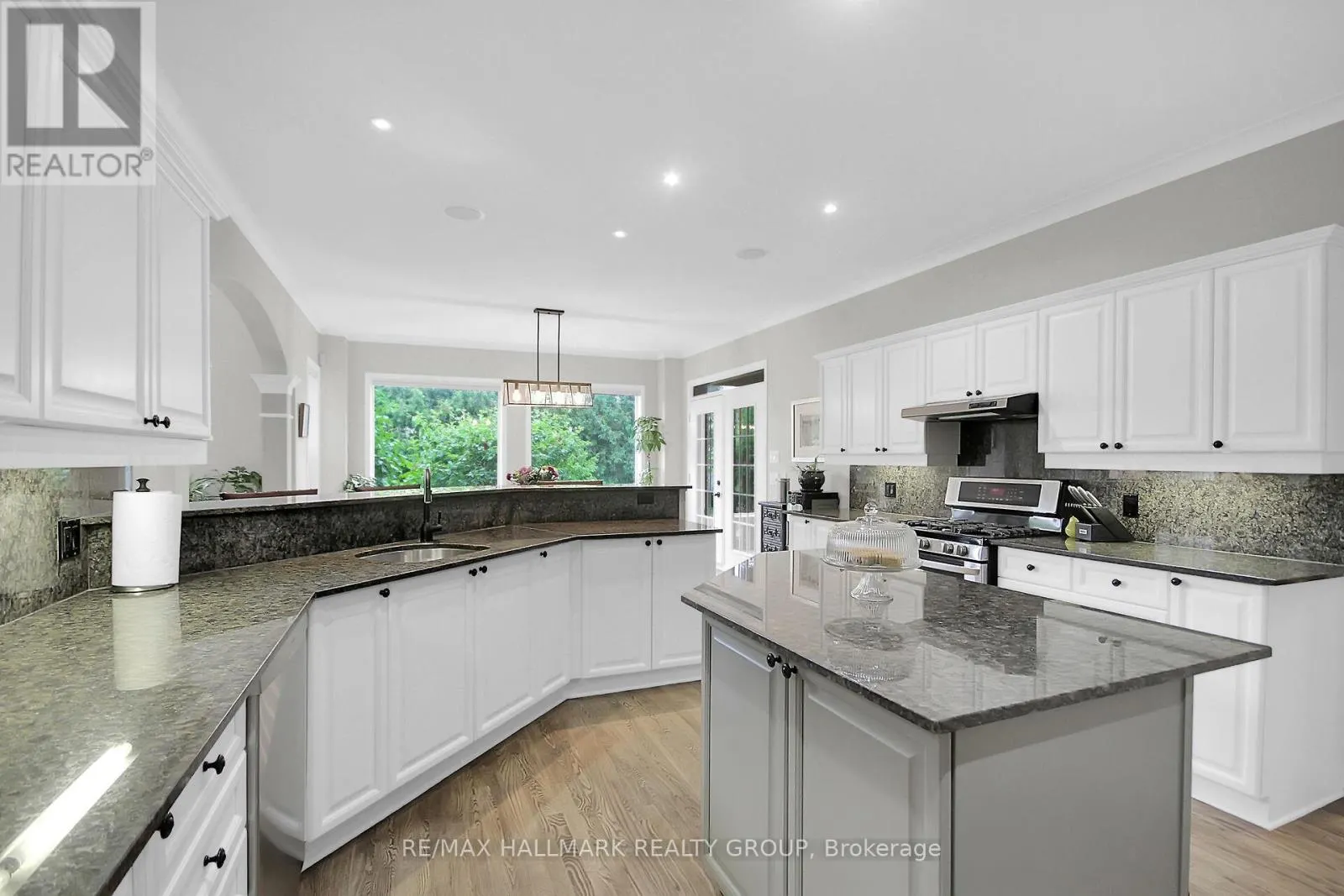 13 BEECHGROVE GARDENS