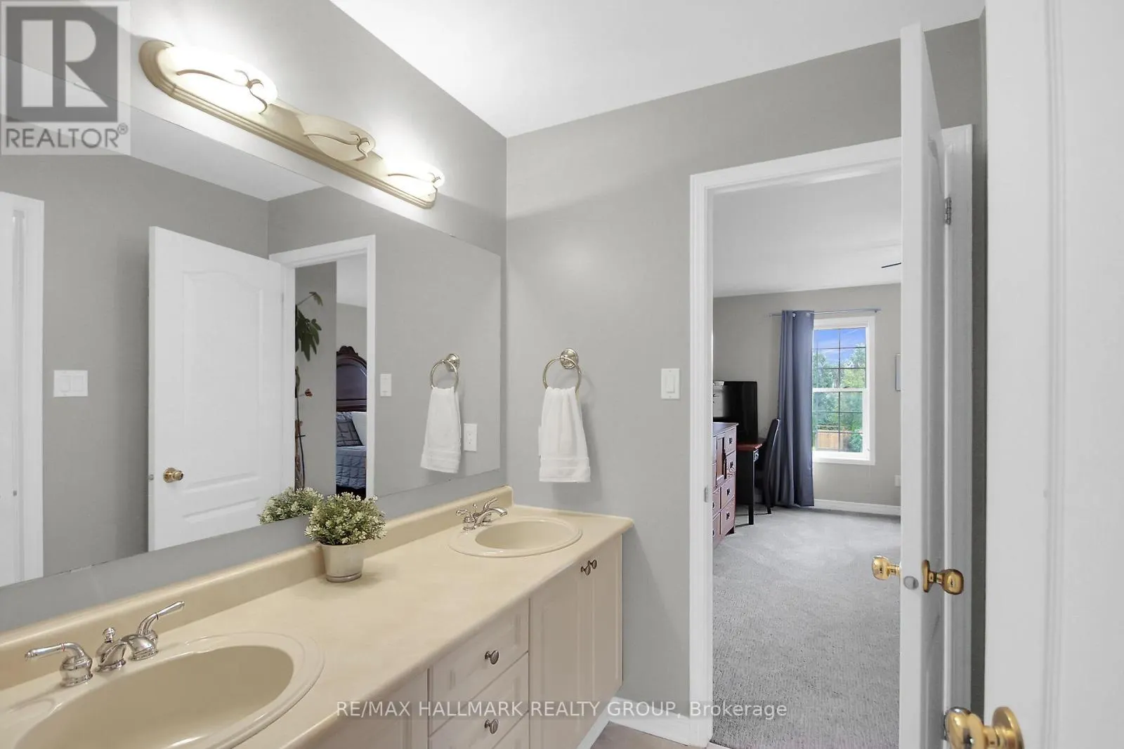 13 BEECHGROVE GARDENS