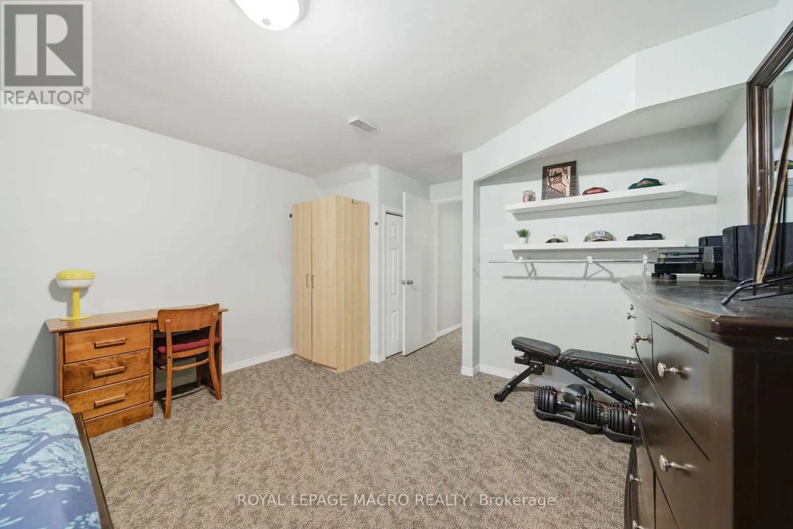 15 ANDERSON CRESCENT