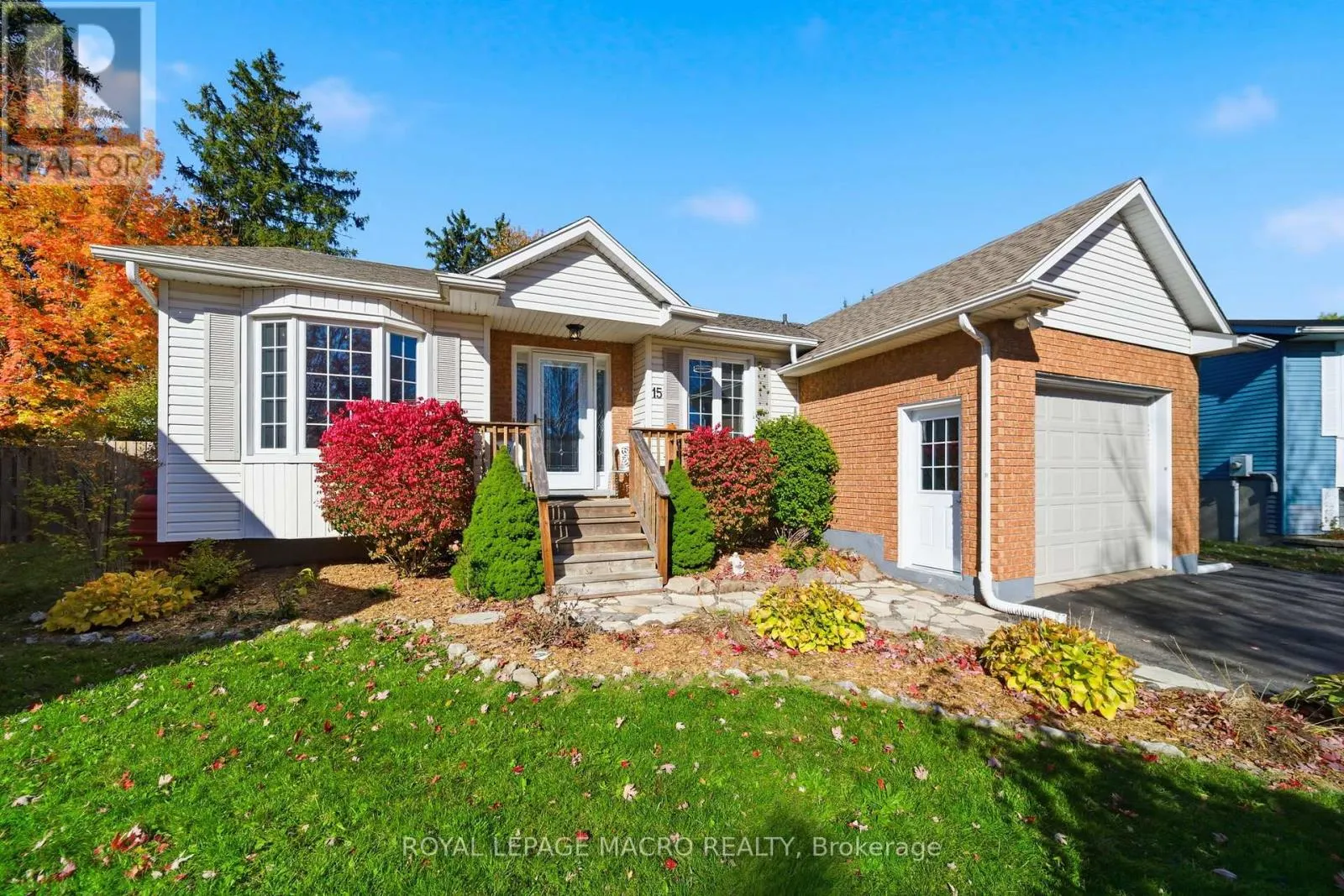 15 ANDERSON CRESCENT