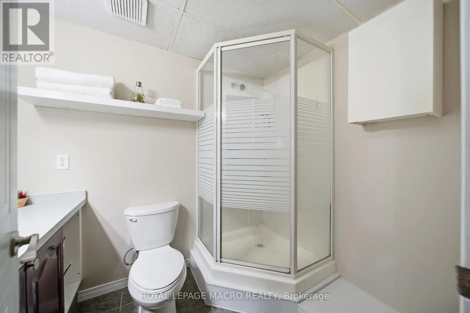 15 ANDERSON CRESCENT