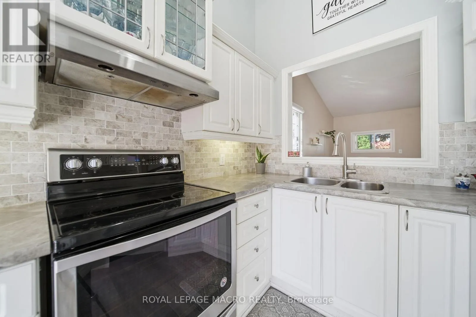 15 ANDERSON CRESCENT