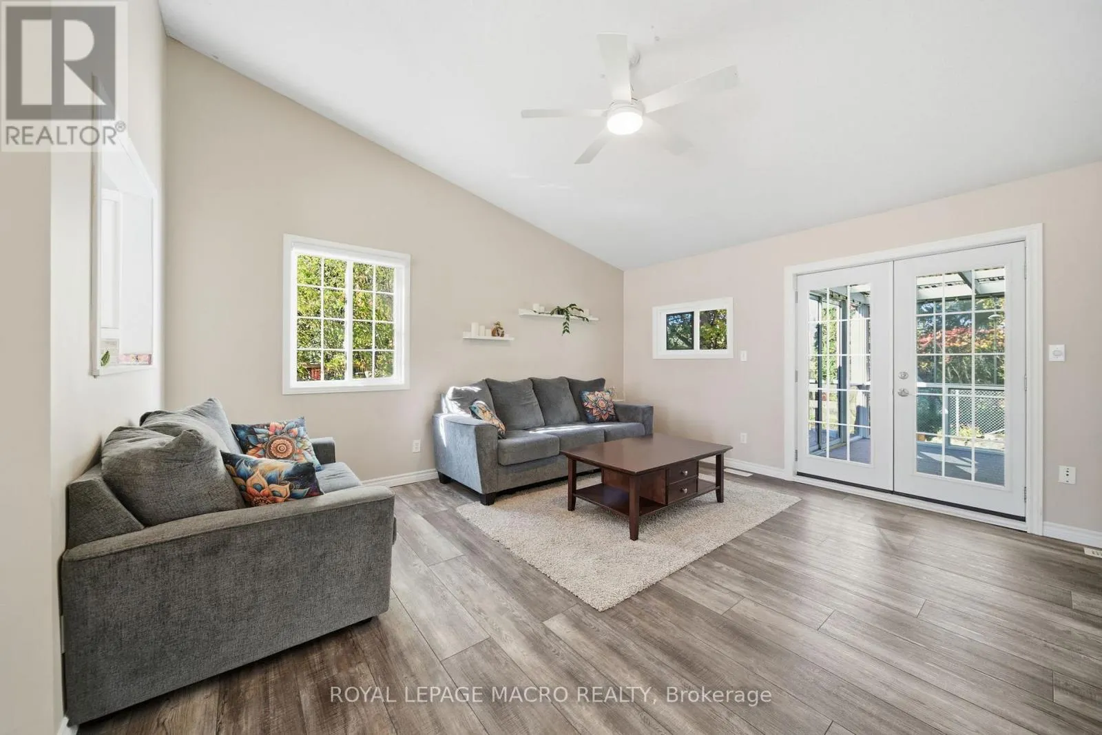 15 ANDERSON CRESCENT