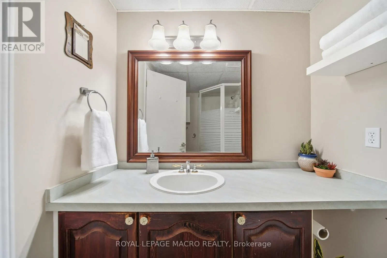 15 ANDERSON CRESCENT