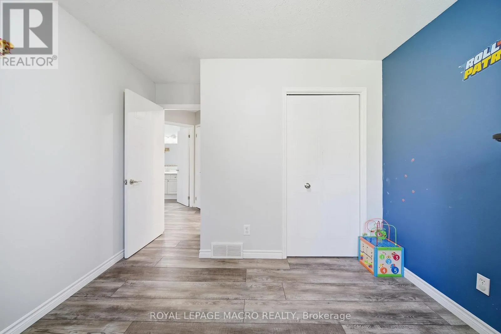 15 ANDERSON CRESCENT