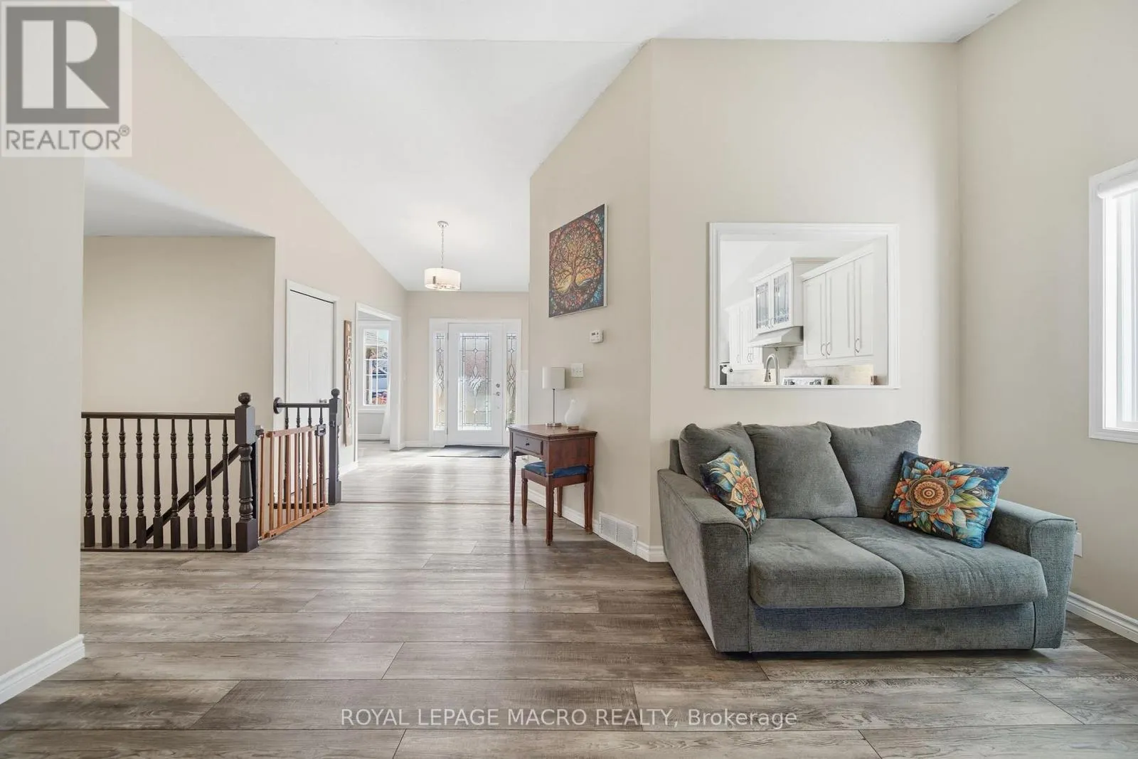 15 ANDERSON CRESCENT