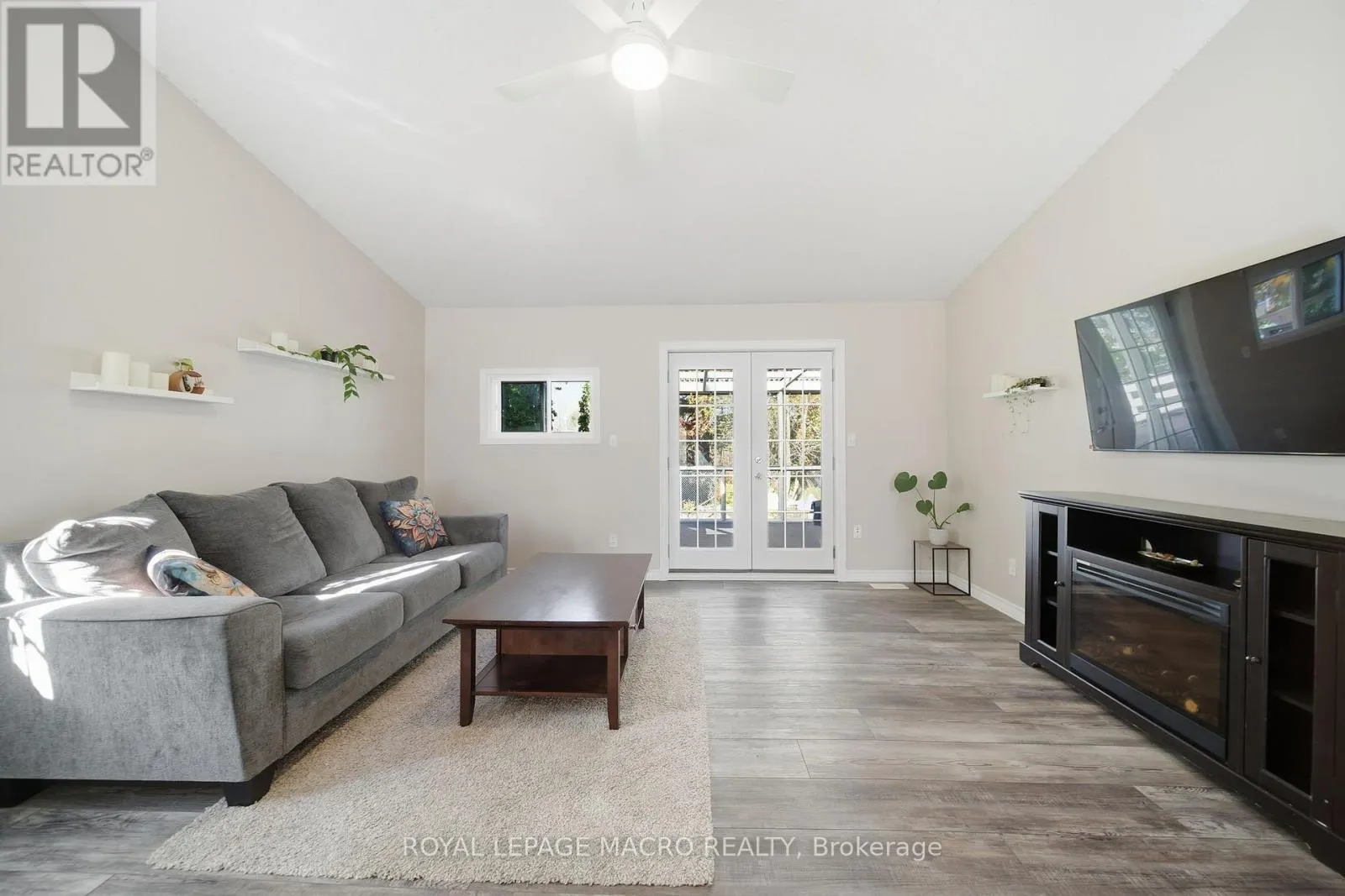 15 ANDERSON CRESCENT