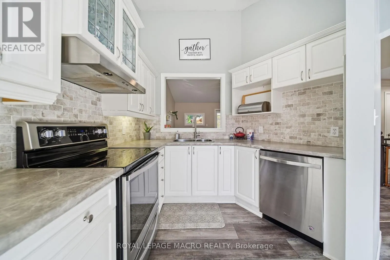 15 ANDERSON CRESCENT