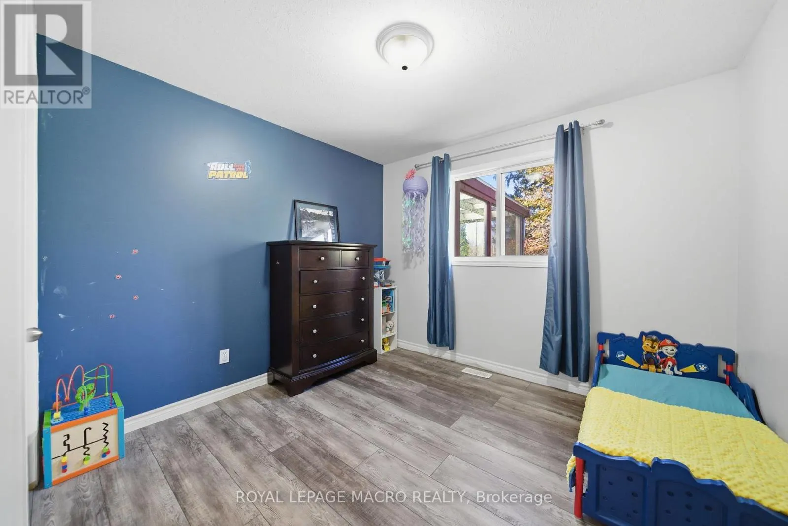 15 ANDERSON CRESCENT