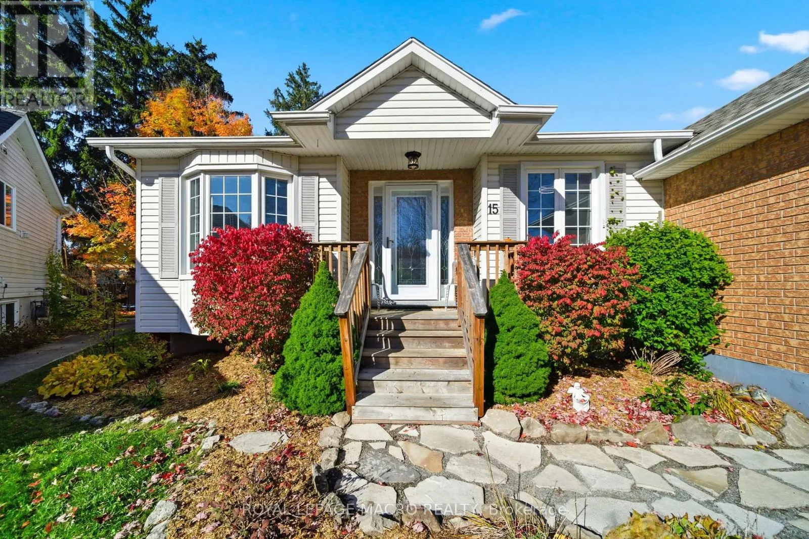 15 ANDERSON CRESCENT