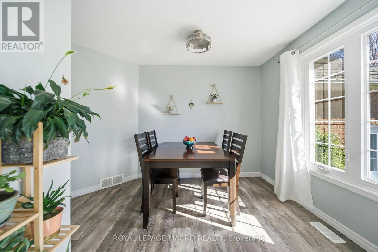 15 ANDERSON CRESCENT