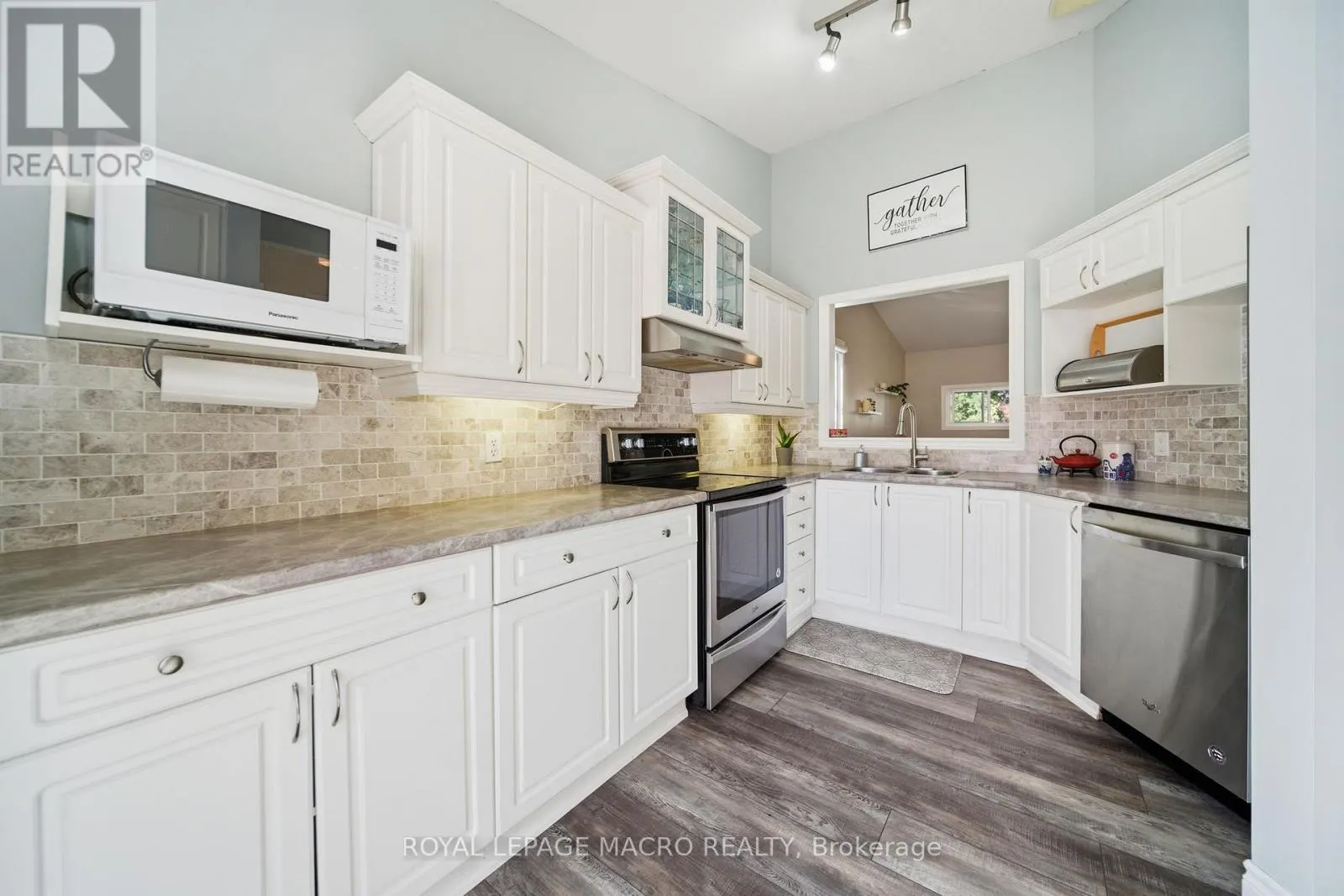 15 ANDERSON CRESCENT