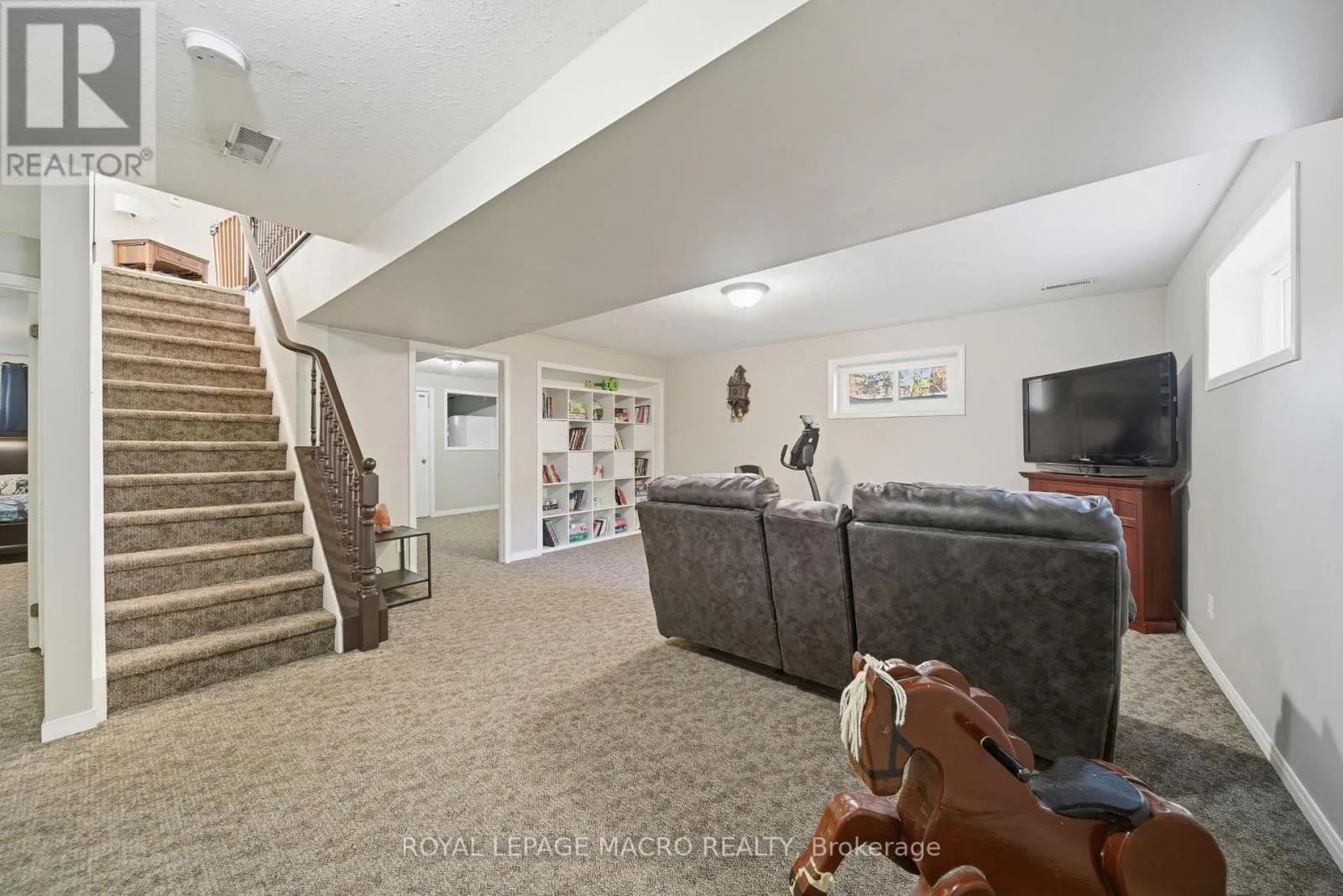 15 ANDERSON CRESCENT