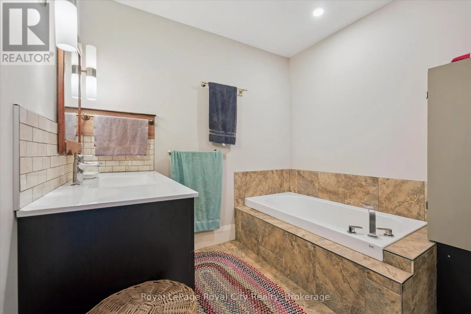 8060 WELLINGTON RD 18 ROAD