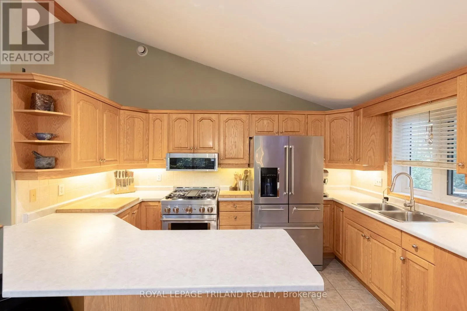 10092 LAKESHORE ROAD