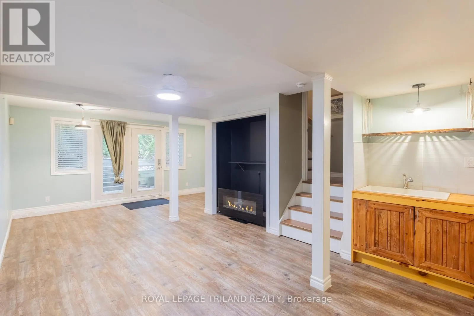 10092 LAKESHORE ROAD