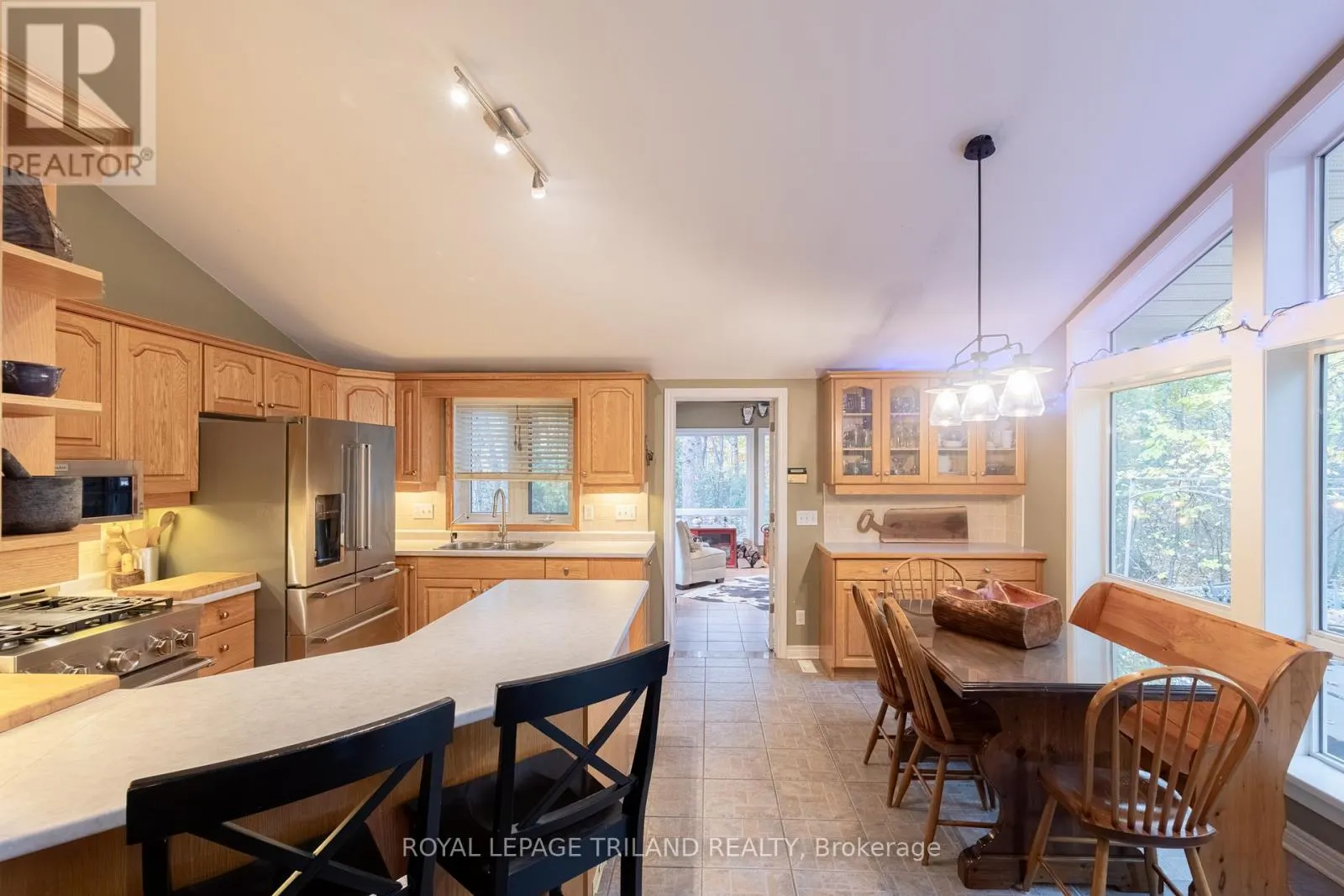 10092 LAKESHORE ROAD