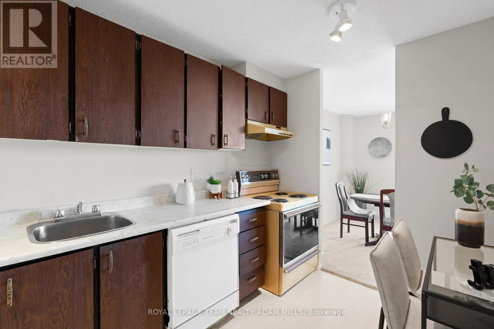 1707 - 1785 FROBISHER LANE