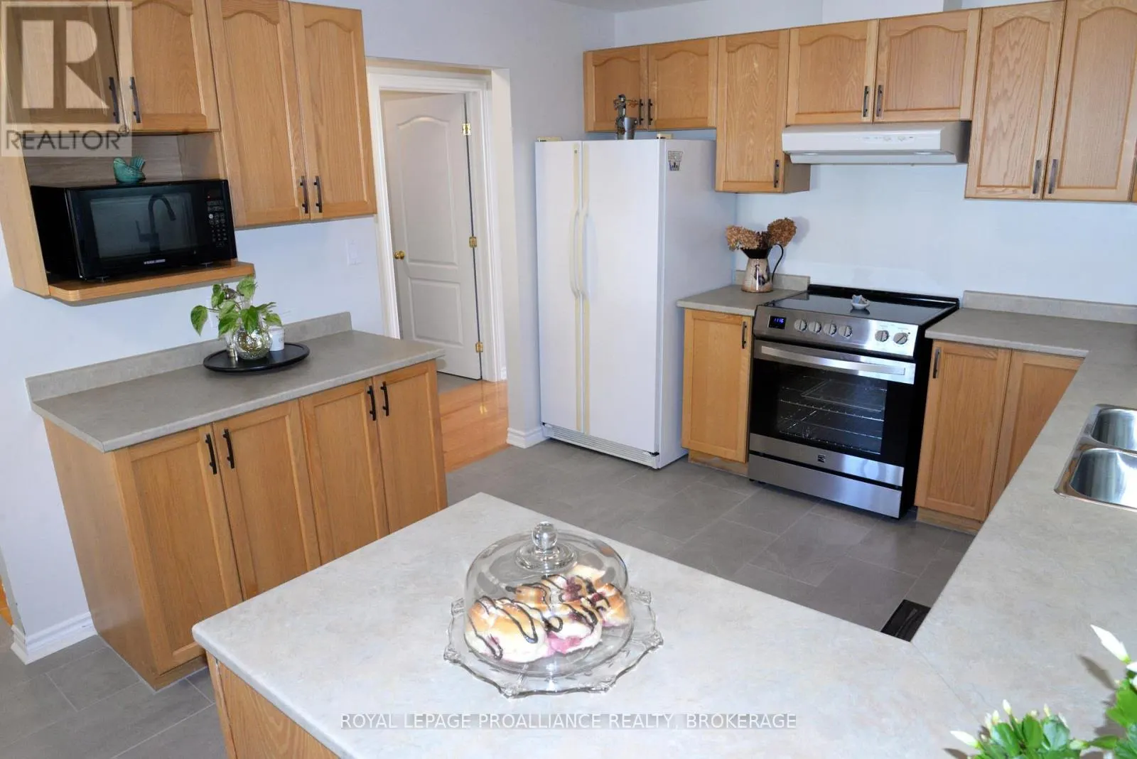 166 ELLESMEER AVENUE