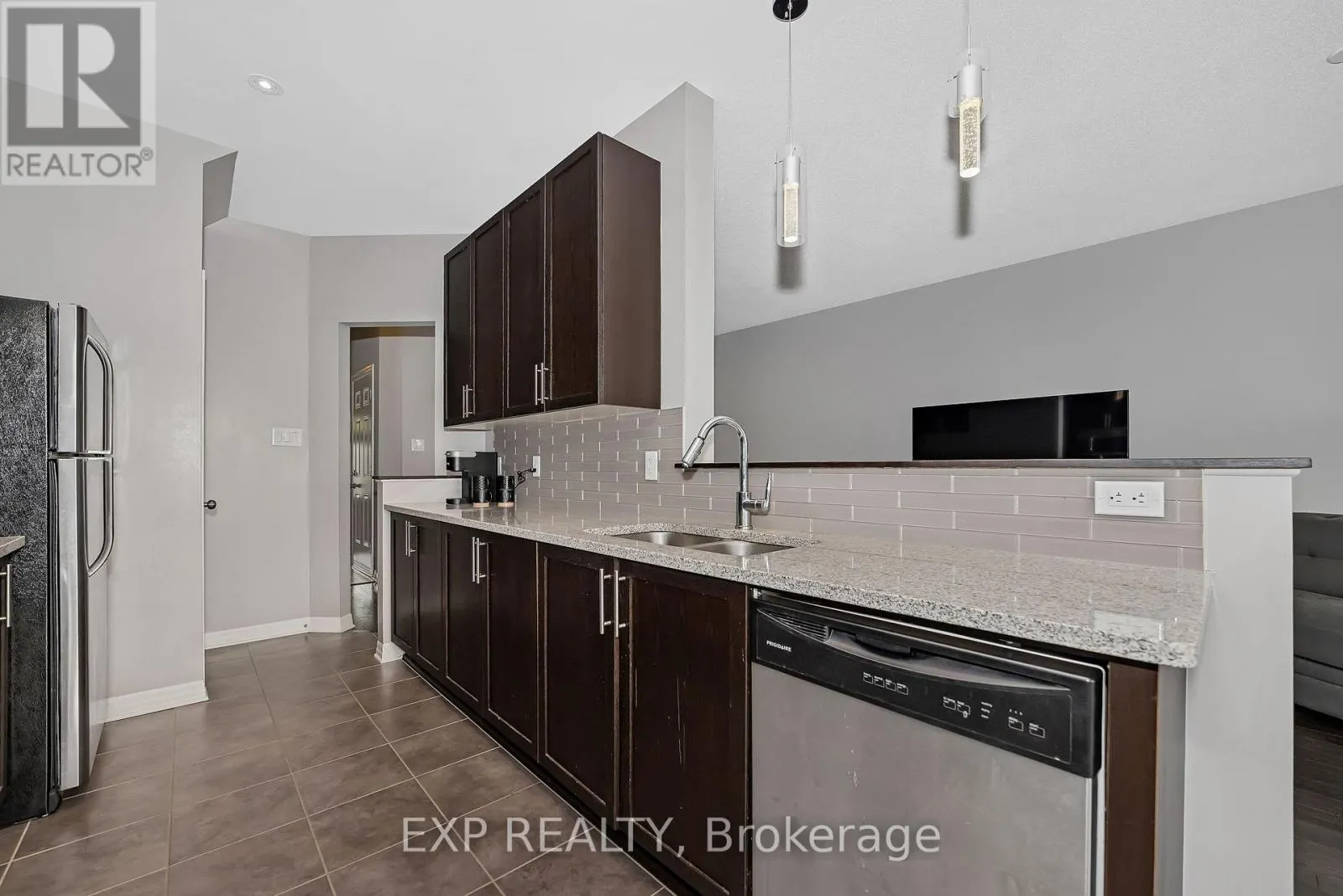 503 KNOTRIDGE STREET N