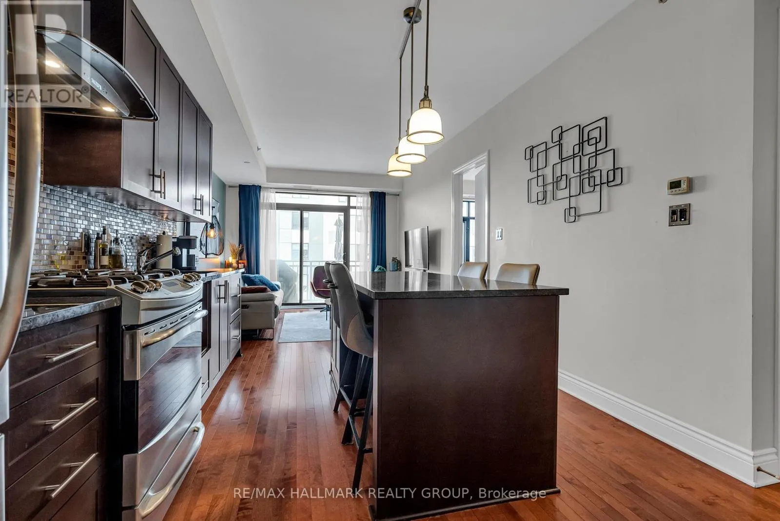 311 - 808 BRONSON AVENUE