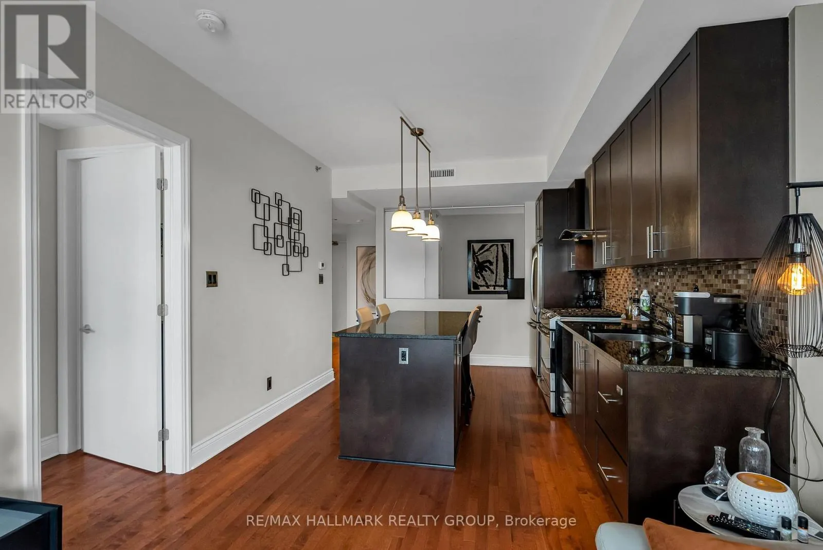 311 - 808 BRONSON AVENUE