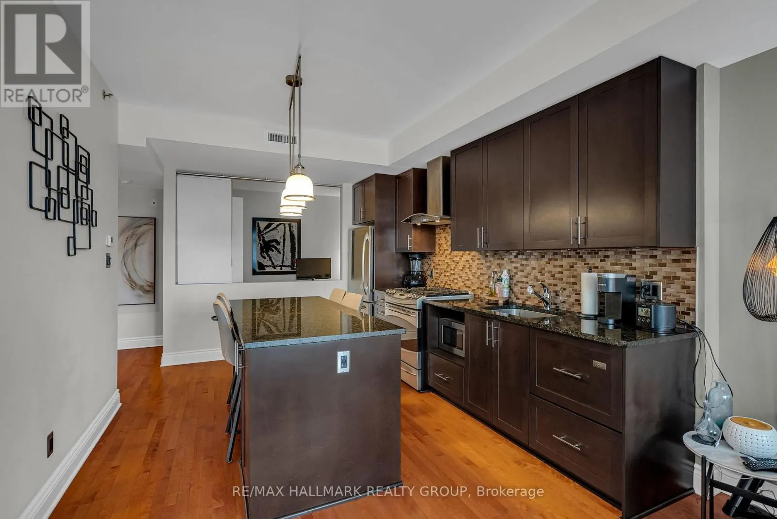 311 - 808 BRONSON AVENUE