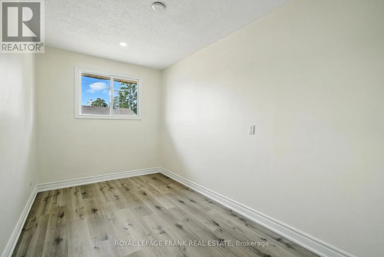 4 - 88 MARY STREET W, #4