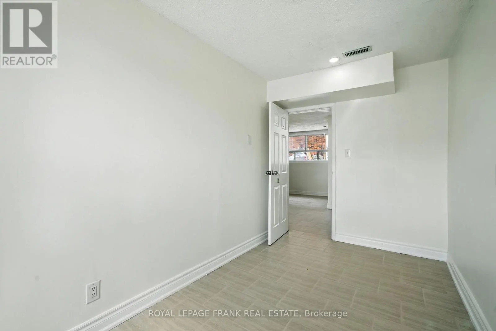 4 - 88 MARY STREET W, #4