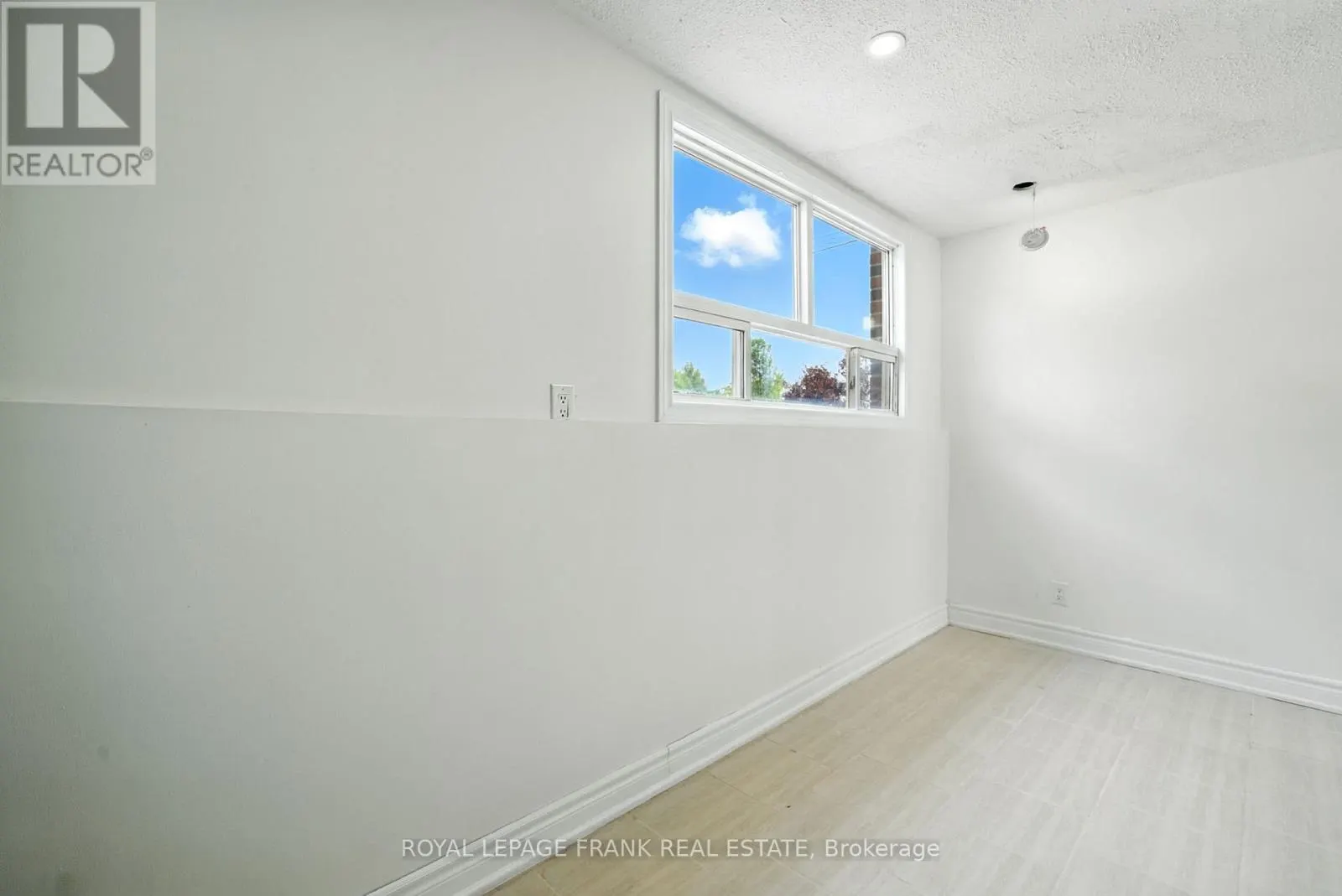 4 - 88 MARY STREET W, #4