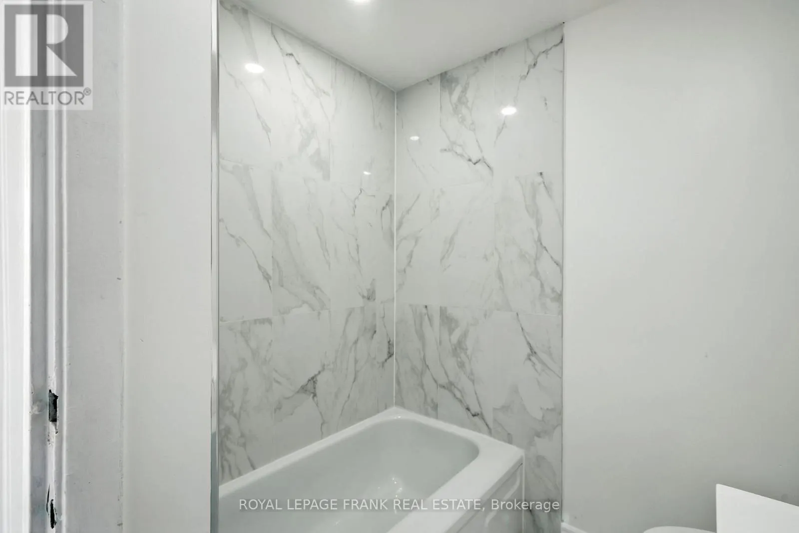 4 - 88 MARY STREET W, #4