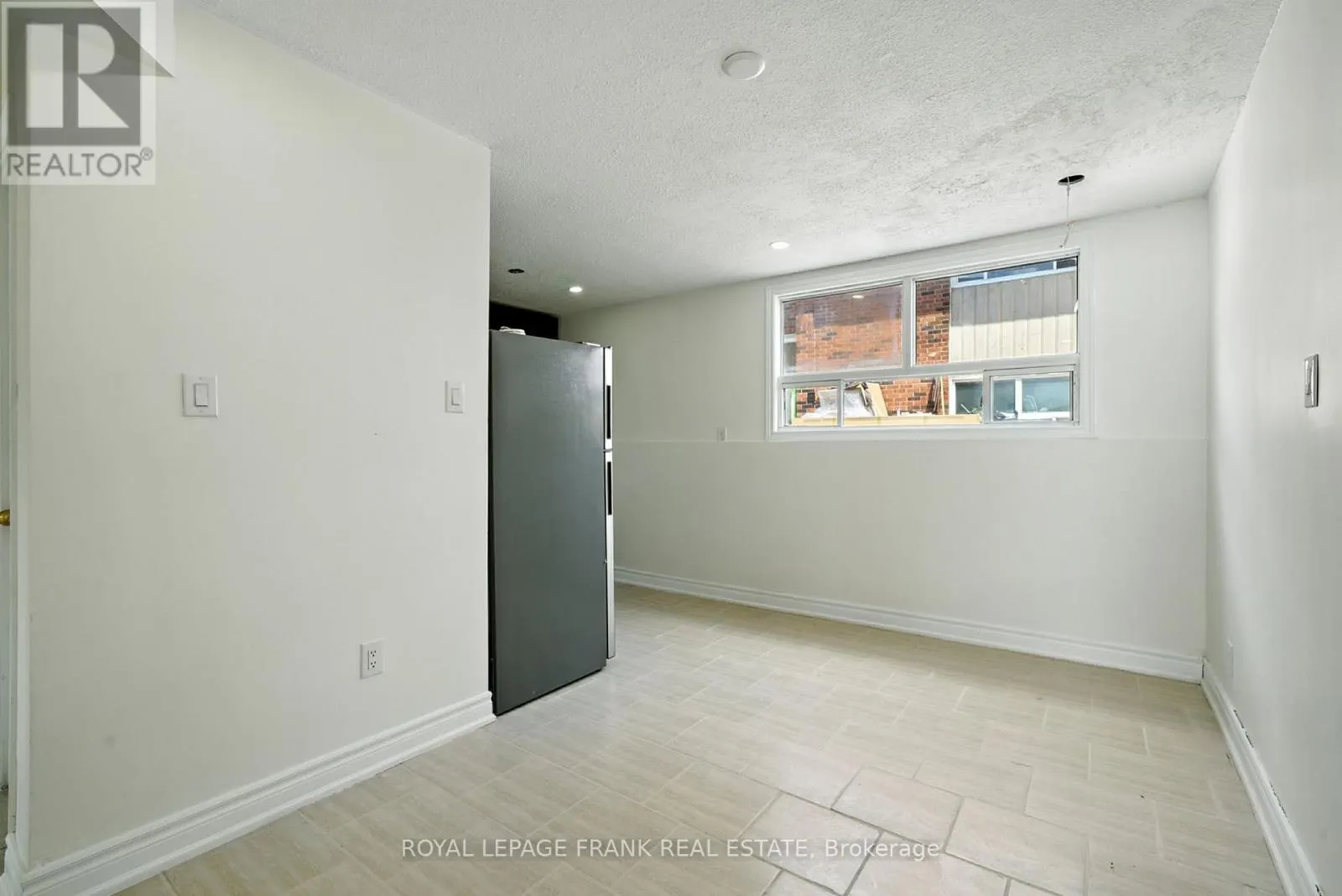 4 - 88 MARY STREET W, #4