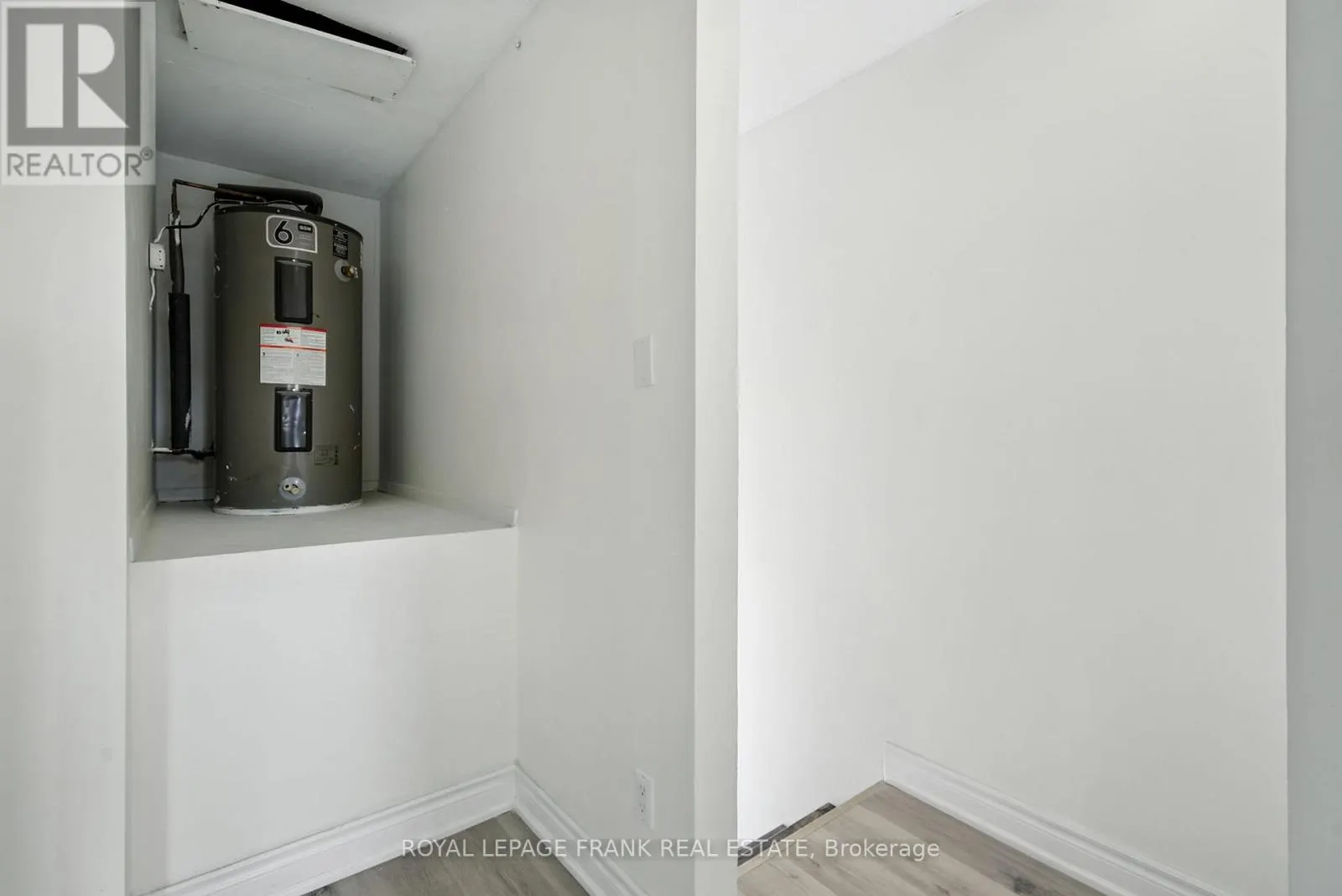 4 - 88 MARY STREET W, #4