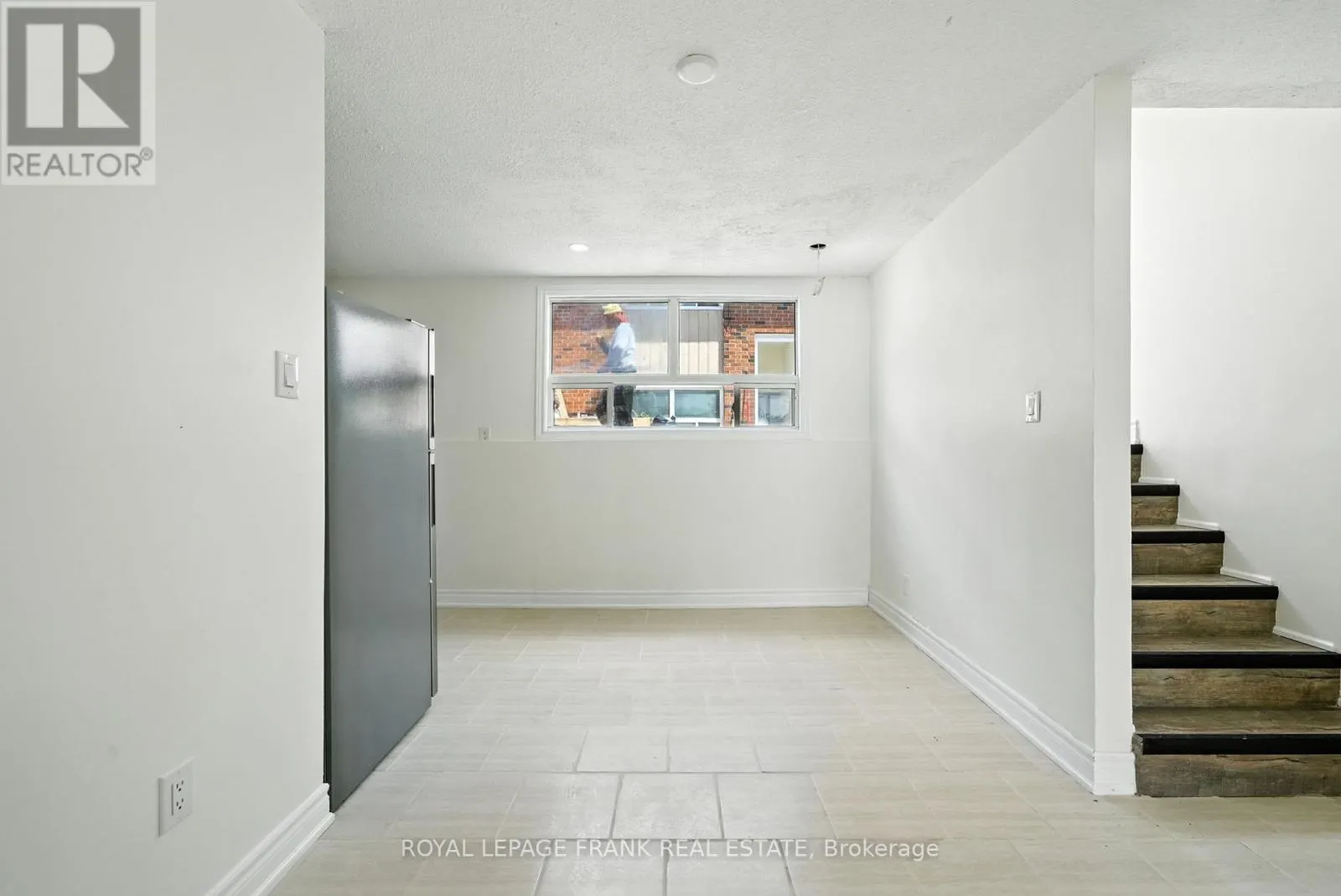 4 - 88 MARY STREET W, #4