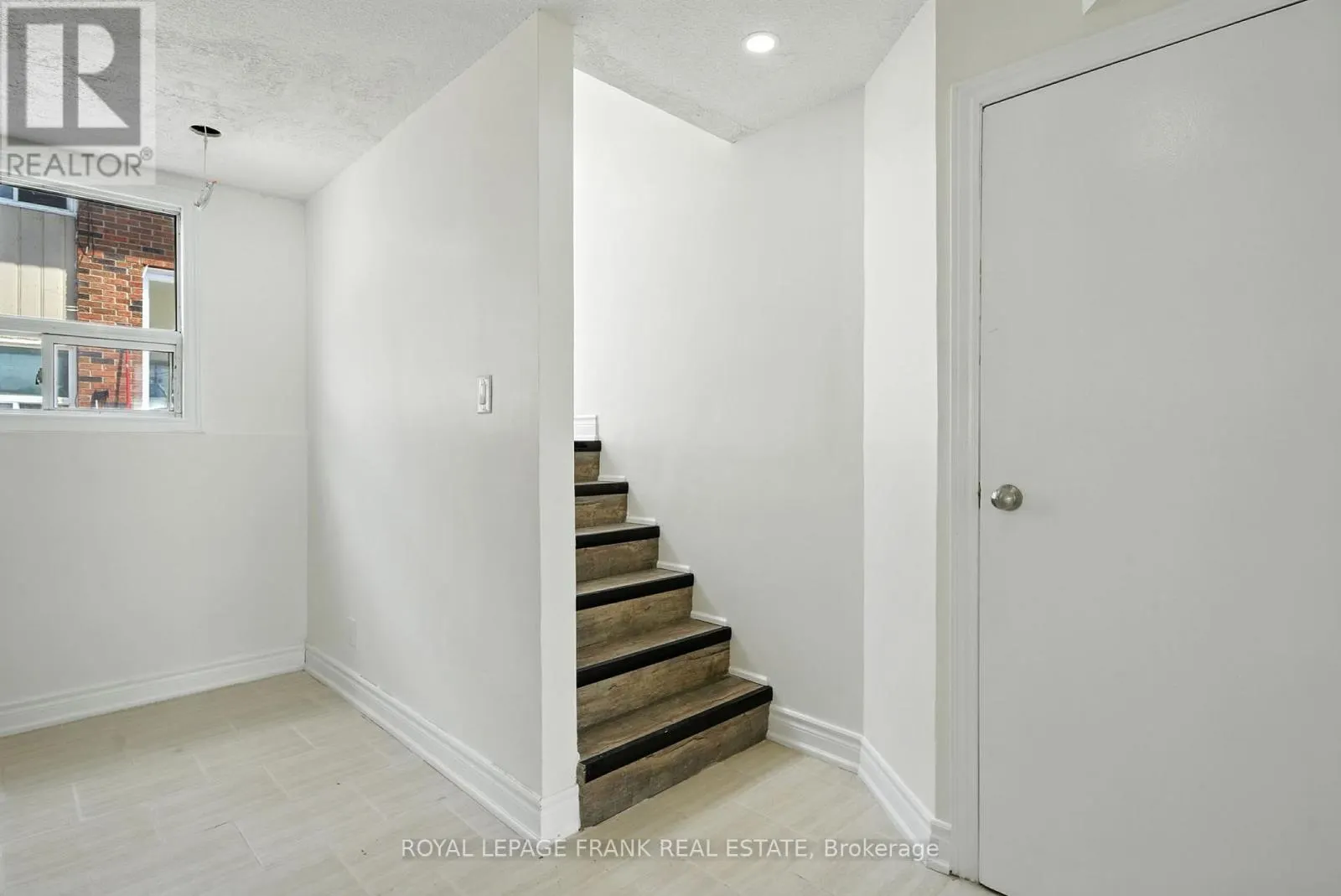 4 - 88 MARY STREET W, #4