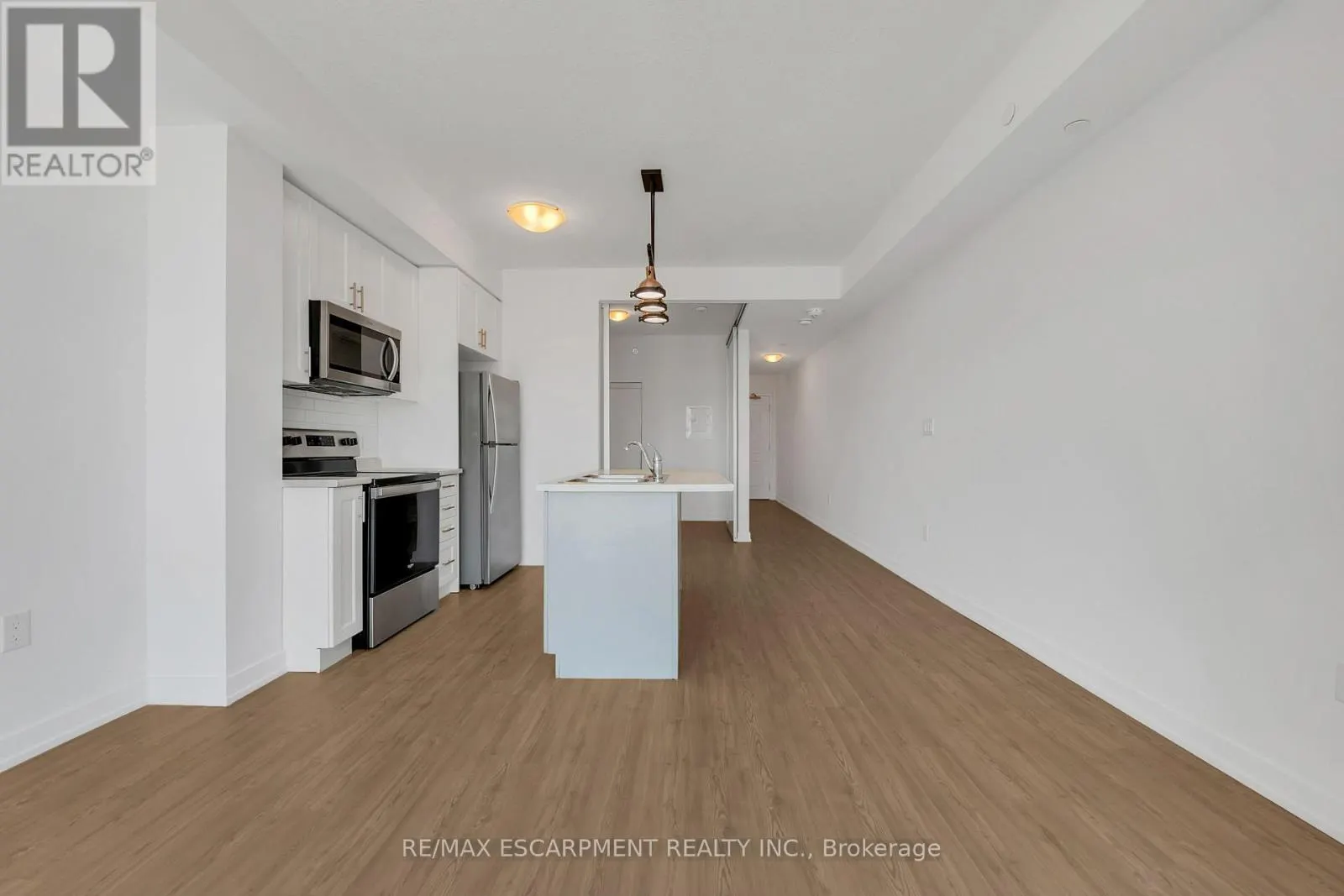 319 - 450 DUNDAS STREET