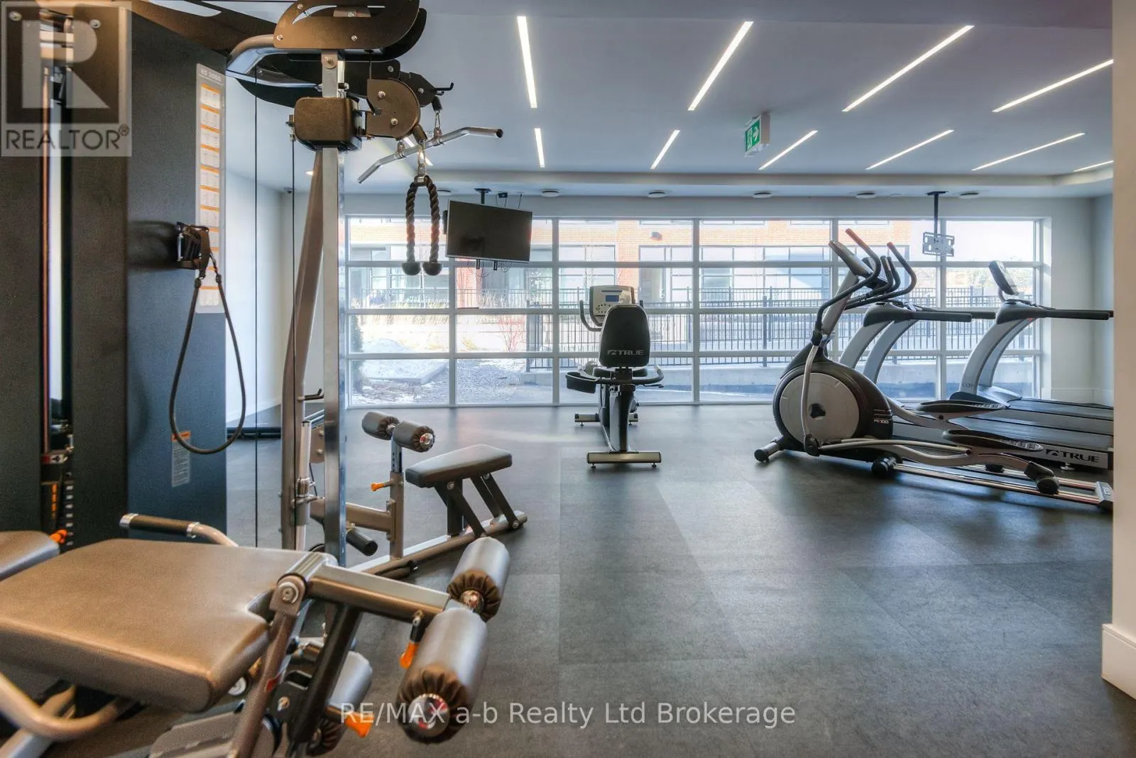 415 - 155 ST LEGER STREET, #415