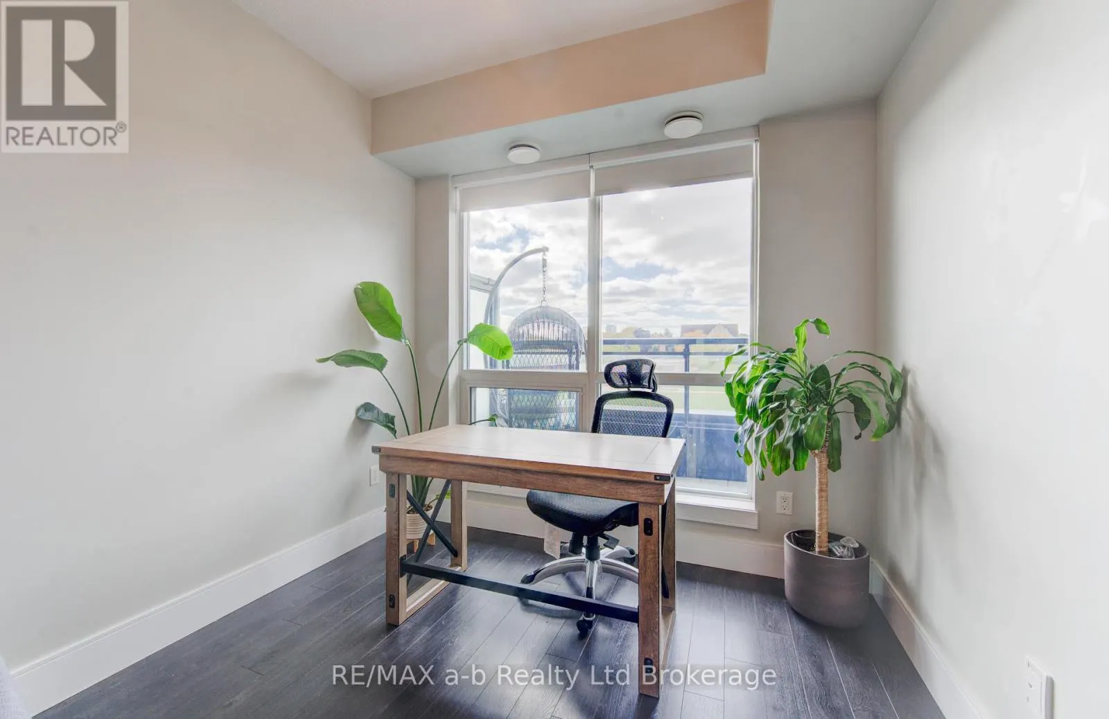 415 - 155 ST LEGER STREET, #415