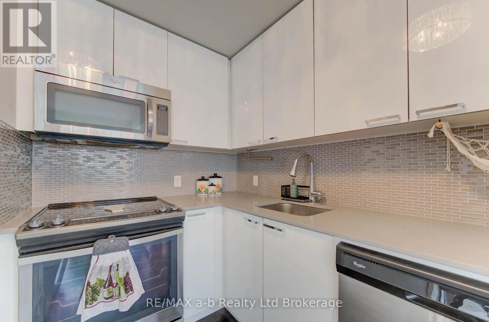 415 - 155 ST LEGER STREET, #415