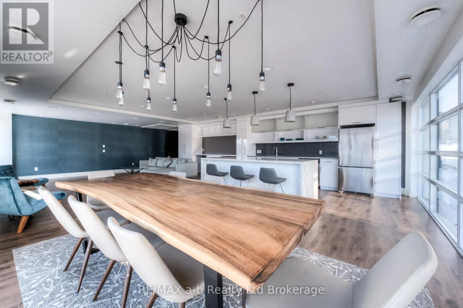 415 - 155 ST LEGER STREET, #415