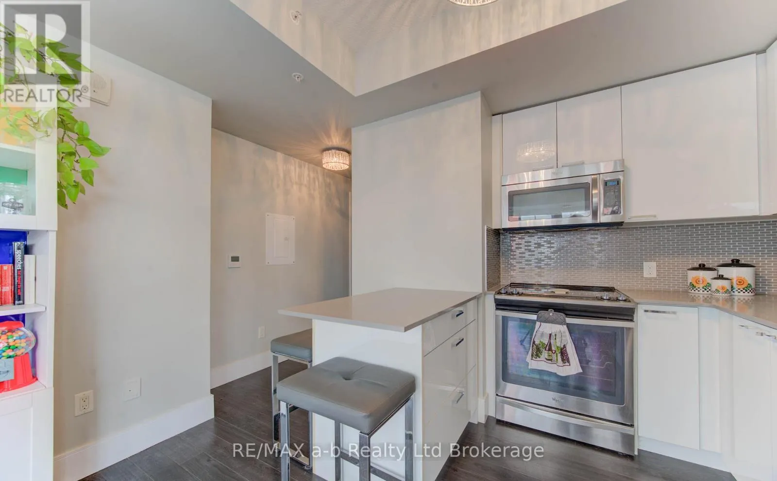 415 - 155 ST LEGER STREET, #415