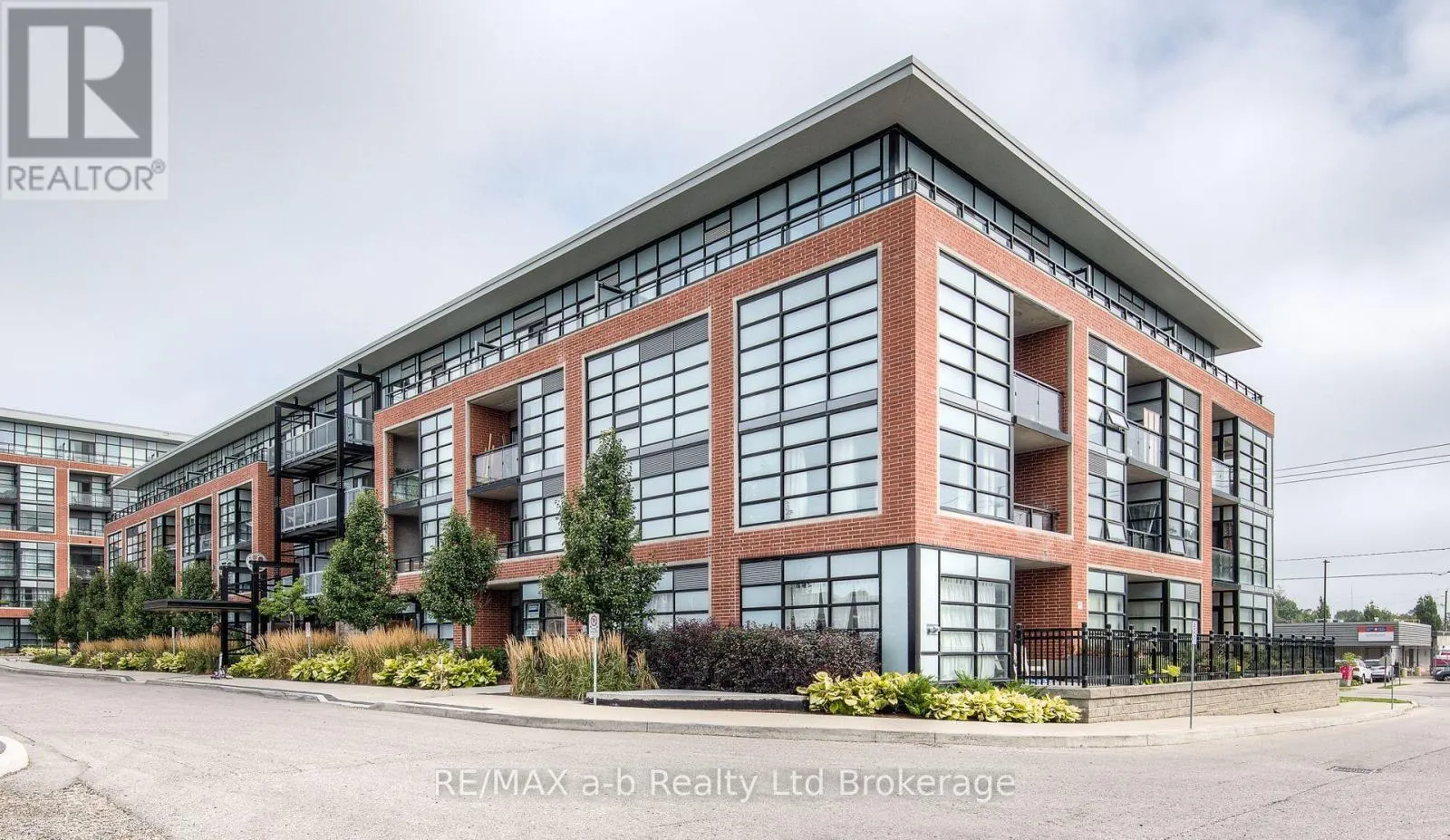 415 - 155 ST LEGER STREET, #415